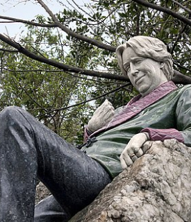 statue of oscar wilde